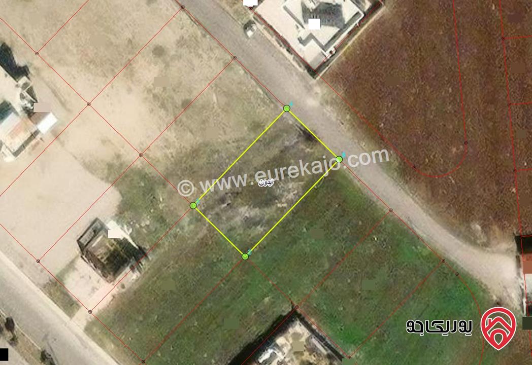 قطعة ارض مساحة 899م للبيع في اربد - ايدون - شمال شارع البتراء خلف صالات الأرز للاحتفالات  