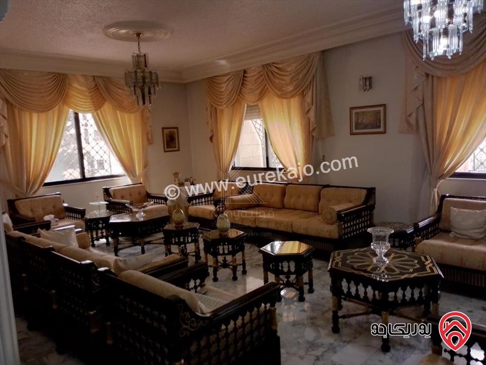فيلا فاخرة مستقلة مساحة 1200م على ارض 3 دونم و 976م للبيع في عمان - الجبيهة