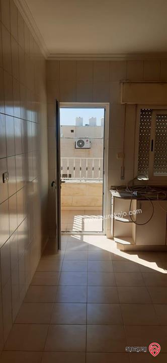 شقة مساحة 180م طابق ثالث للبيع في عمان - الجندويل