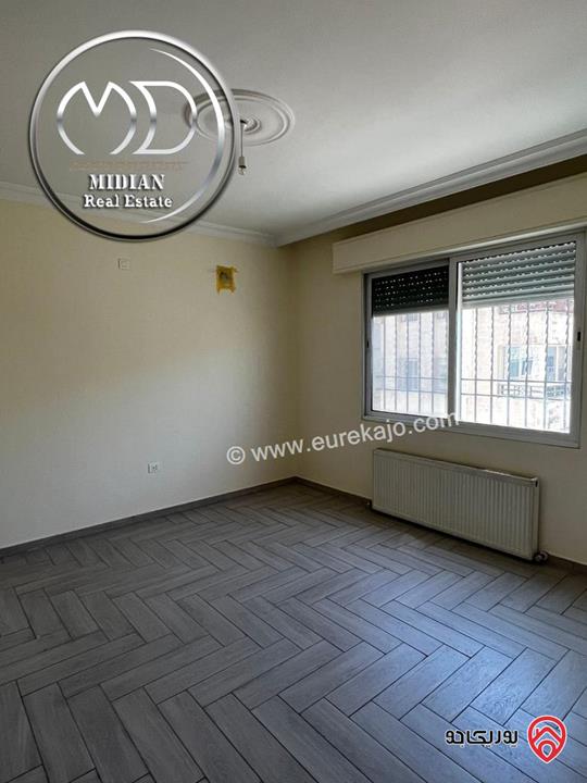 شقة ارضية فارغة للايجار في عمان - دير غبار مساحة 200م مع ترس و حديقة 60م سوبر ديلوكس بسعر مميز