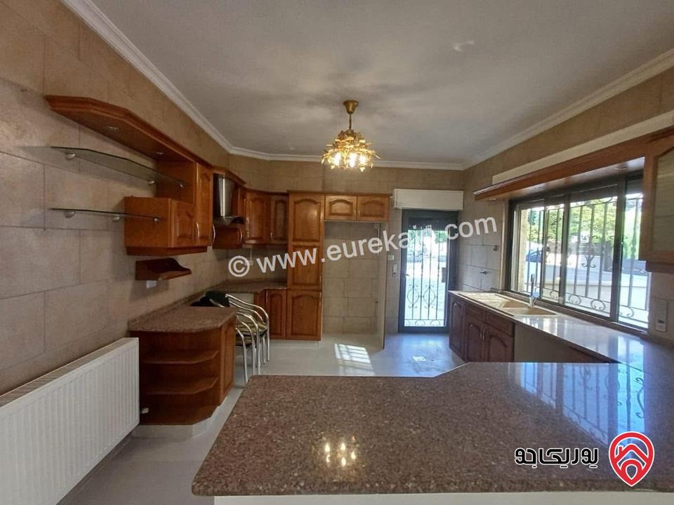 شقة أرضية مساحة 180م للإيجار مجددة سوبر ديلوكس في عمان - خلدا