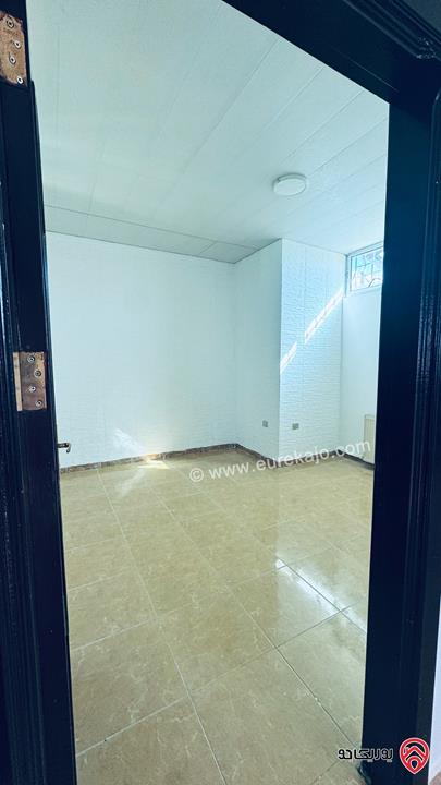 شقة فارغة طابق رابع بدون مصعد مساحة 100م للإيجار في عمان - مرج الحمام من المالك مباشرة 