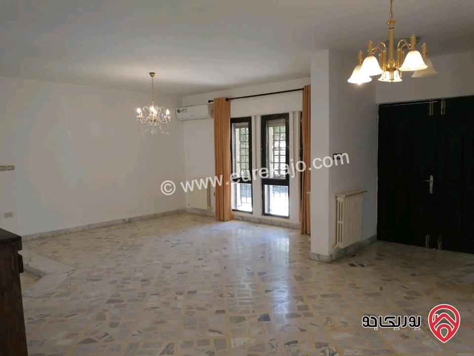 فيلا منفصلة مساحة 355م على أرض 762م للبيع في عمان - دير غبار