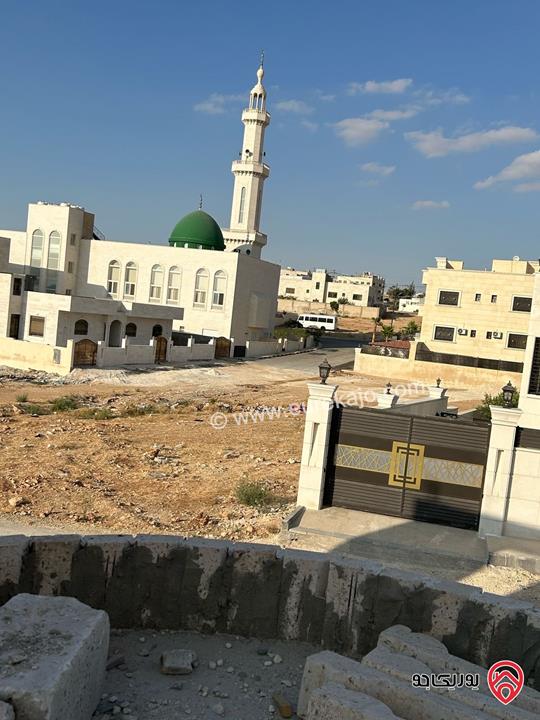 ڤيلا عظم مساحة 430م دوبلكس على أرض 460م للبيع في عمان - البيضاء