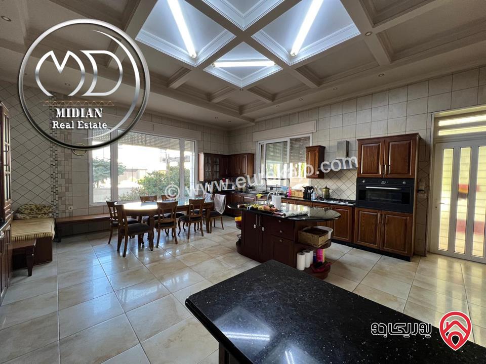 فيلا مستقلة للبيع في أجمل مناطق عمان - الظهير مساحة 1200م مع مسبح و تراسات و حدائق تشطيبات و ديكورات فاخرة اطلالة رائعة