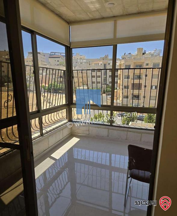 شقة طابقية مميزة للبيع في عمان - أم السماق طابق ثالث 230م مع روف 130م 