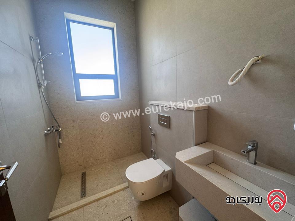 شقة للبيع في عمان - دابوق طابق ارضي مساحة البناء 185م و الترس 35م موقع مميز