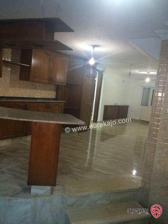 فيلا مجددة مساحة 440م على أرض 980م للبيع في الفحيص – منطقة الرهوة موقع مميز 