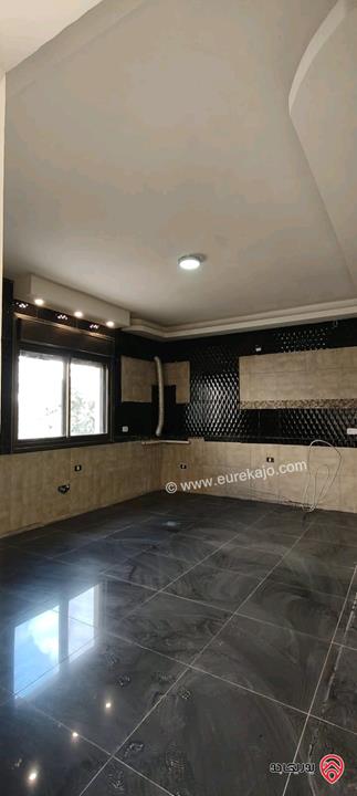 شقة فاخرة طابق ثاني مساحة 245م للبيع في عمان - ناعور خلف كازية السلام 