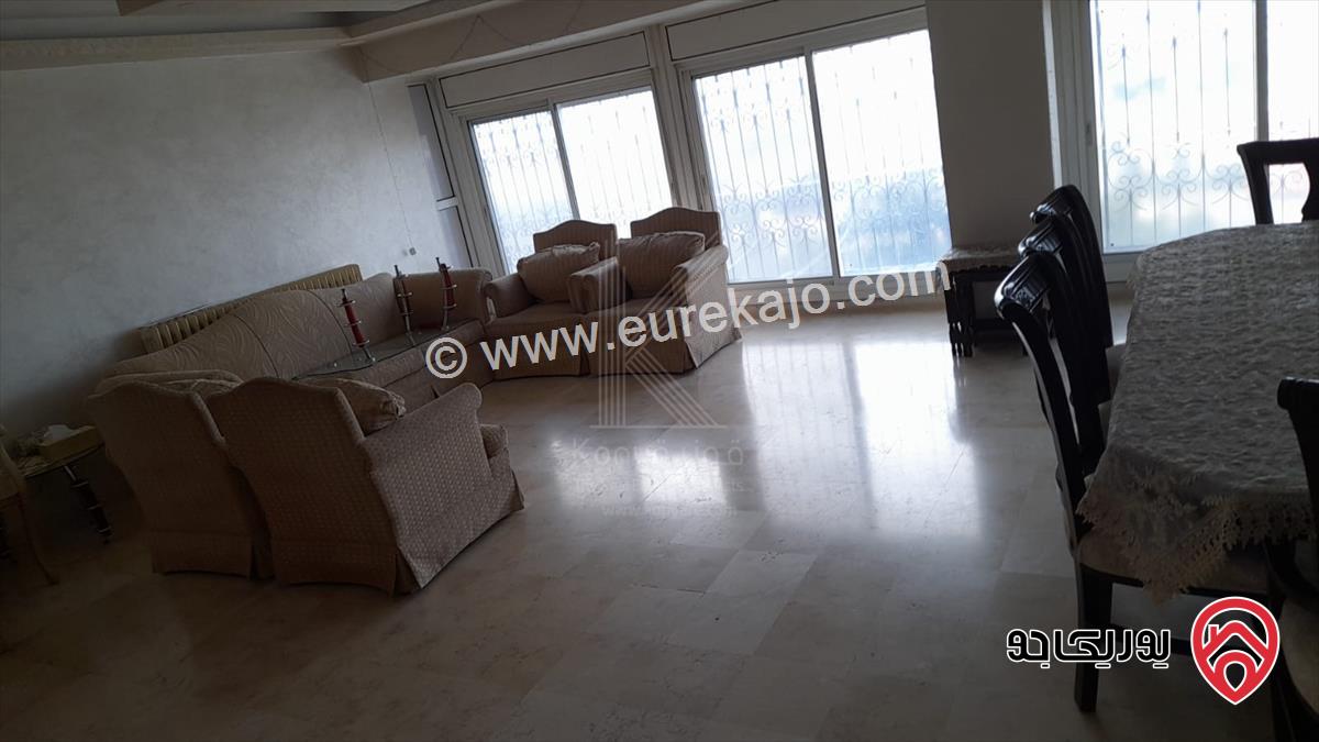 فيلا مميزة مساحة 300م على أرض 765م للبيع في الحمر