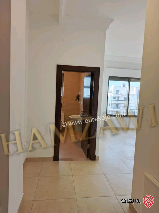 شقة مميزة شبه ارضية مساحة 200م داخلي و 120م خارجي للايجار في عمان - حي الصحابة 