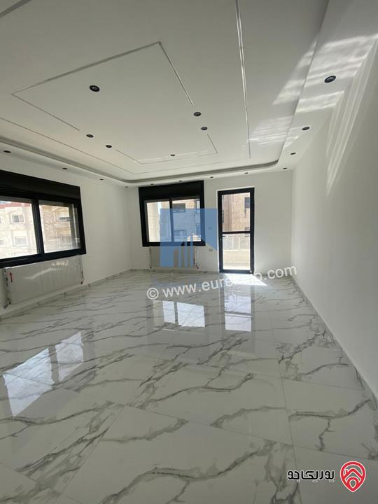 شقة فاخرة طابق ثاني مساحة 200م تشطيب سوبر ديلوكس لم تسكن للبيع في عمان - تلاع العلي