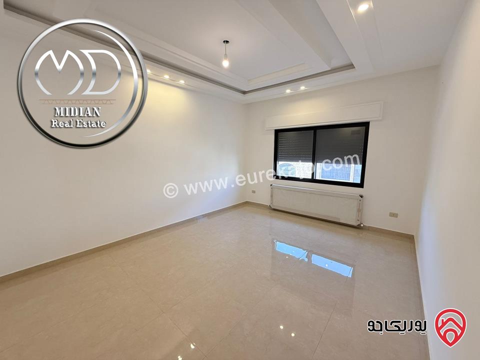 شقة دوبلكس جديدة للبيع طابق مع روف في عمان - ضاحية النخيل مساحة 235م مع تراسات تشطيبات ديكورات فاخرة اطلالة رائعة