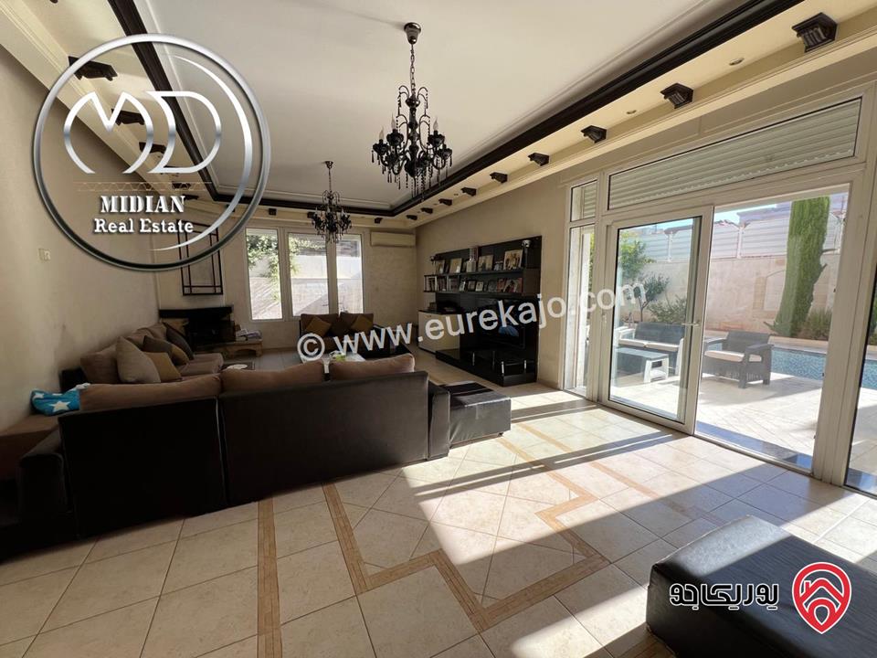 فيلا مستقلة للبيع في أجمل مناطق عمان - الظهير مساحة 1200م مع مسبح و تراسات و حدائق تشطيبات و ديكورات فاخرة اطلالة رائعة