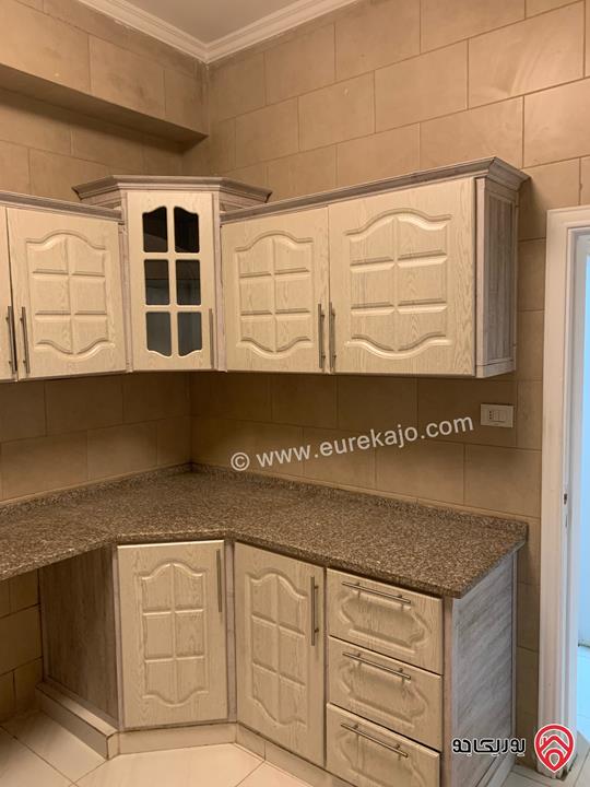 شقة صغيرة فارغة مساحة 55م للإيجار السنوي 200 دينار تدفع كل ثلاث شهور في جبل عمان