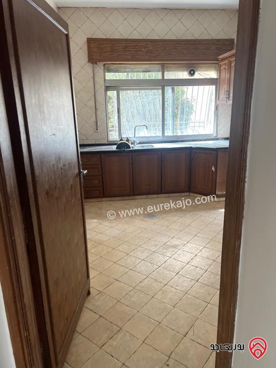 شقة طابق اول مساحة 140م مجددة بالكامل للايجار في عمان - جبل الحسين 