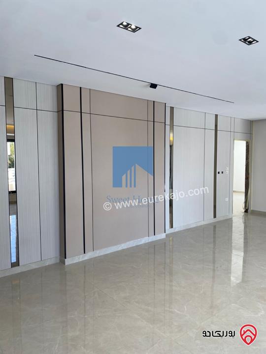 شقة أرضية فاخرة للبيع في عمان - أم أذينة قرب أبراج السادس 200م مع ترس 60م لم تسكن