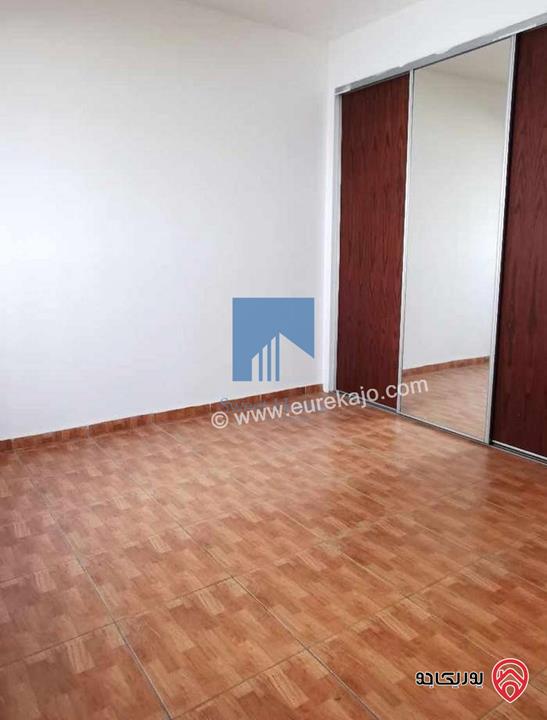 شقة مميزة طابق اول 235م تشطيب سوبر ديلوكس بسعر مغري للبيع في عمان - أم أذينة 
