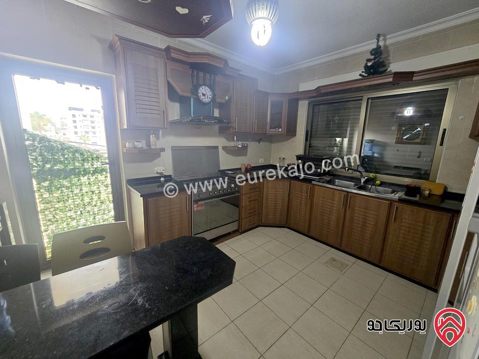 شقة طابق ثاني مساحة 180م اتجاه جنوبي للبيع في عمان - الرابية