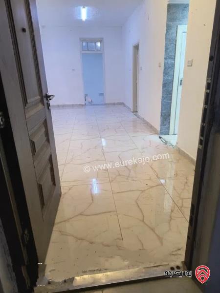 شقة طابق ارضي مساحة 100م + 50م ترس للايجار في عمان - جبل الحسين 