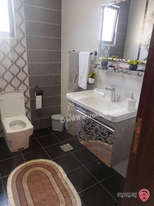 فيلا طابقين على أرض 1360م للبيع في اربد - ايدون