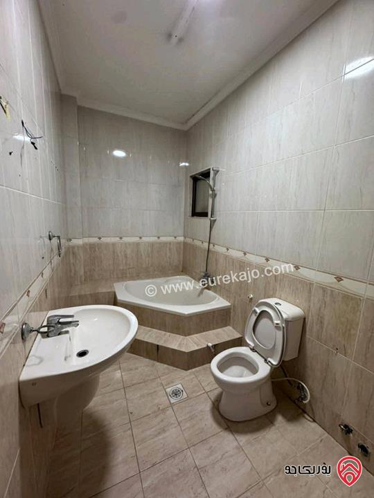 شقة فارغة طابق ثاني مساحة 220م للايجار في عمان - خلدا