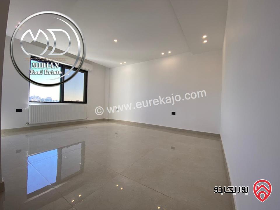 شقق جديدة للبيع في عمان - خلدا مساحات 220م 4 نوم تشطيبات و ديكورات عصرية فاخرة اطلالة جميلة بسعر مميز