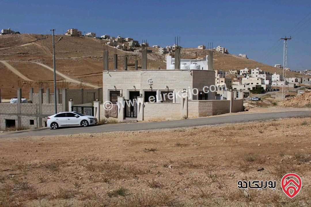 شبه فيلا مساحة 180م على أرض 301م للبيع في الزرقاء - ياجوز جريبا