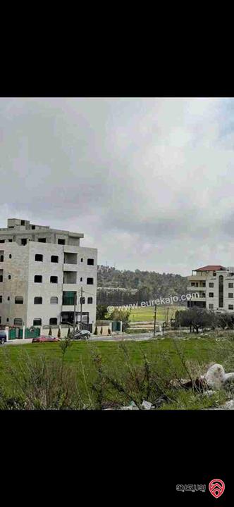 متوفر شقق عدد 7 بمساحات مختلفة وسطح مع اعتلائين طابق ثاني وثالث من أصل 9 شقق في العمارة للبيع في عمان - ناعور