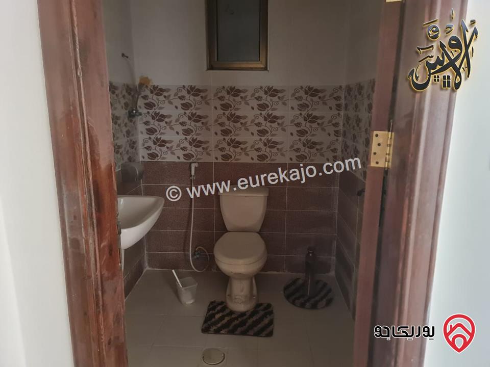شقـة طابـق ارضي مساحة 150م داخلي و 130م خارجي للبيـع في الزرقاء الجديدة شارع الفلاتر