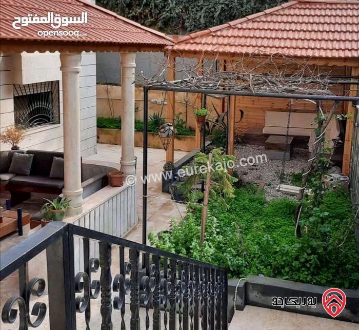 شقة مساحة 185م داخلي مع مساحات امامية وجلسات و قرميد 250م للبيع في اربد 