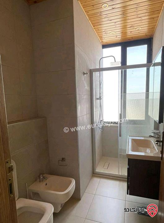 روف فارغ مساحة 160م داخلي و 40م خارجي للإيجار في عمان - ام السماق 