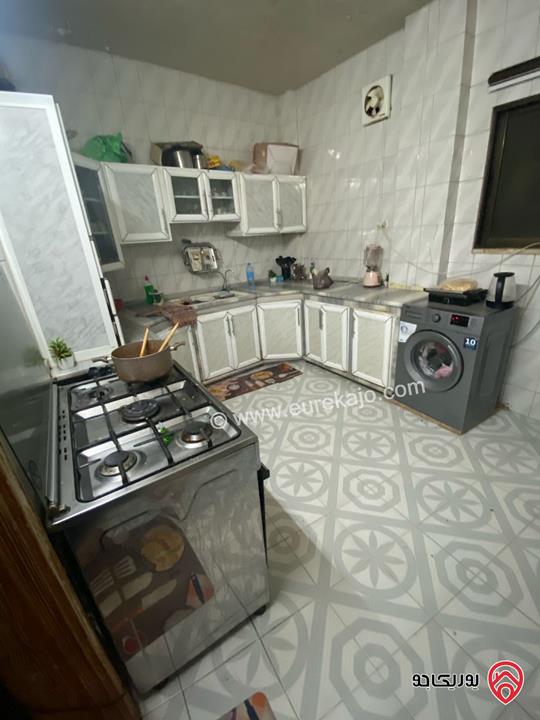 بيت طابقين مساحة 260م على أرض 150م للبيع في الزرقاء - جبل الأمير حسن