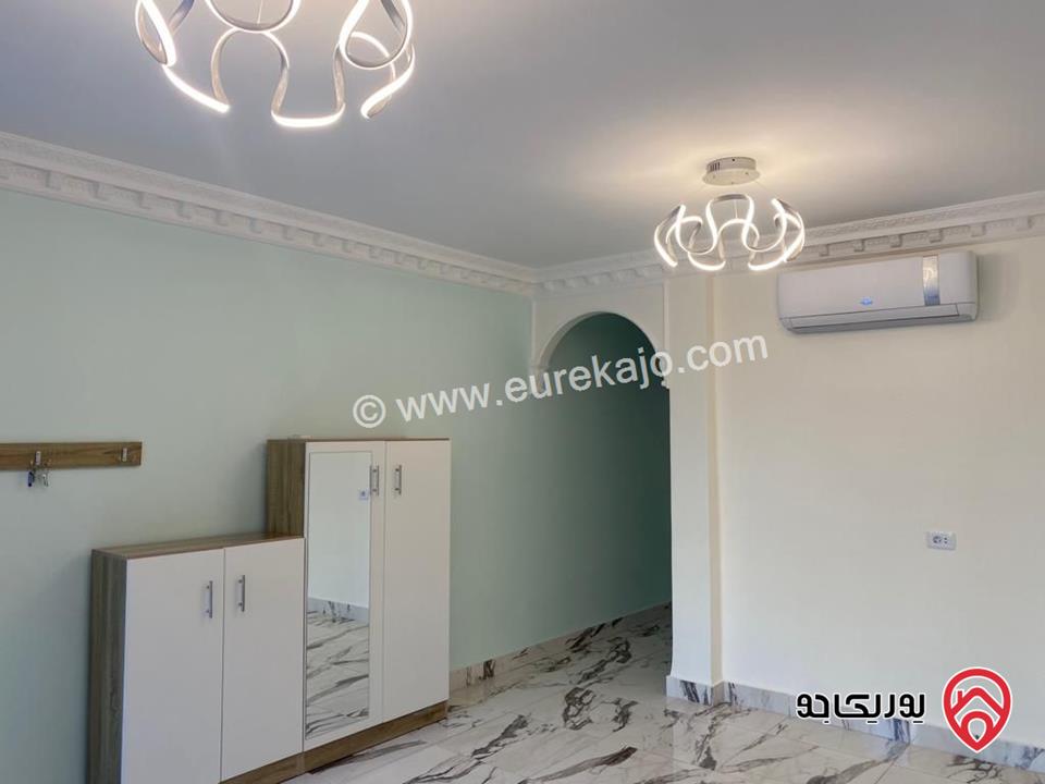 شبه فيلا متلاصقة مفروشة للبيع في عمان - ام السماق مساحة الارض 150م ومساحة البناء 180م بسعر مغري