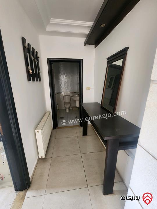 شقة مساحة 200م طابق ثالث للبيع في عمان - الشميساني 