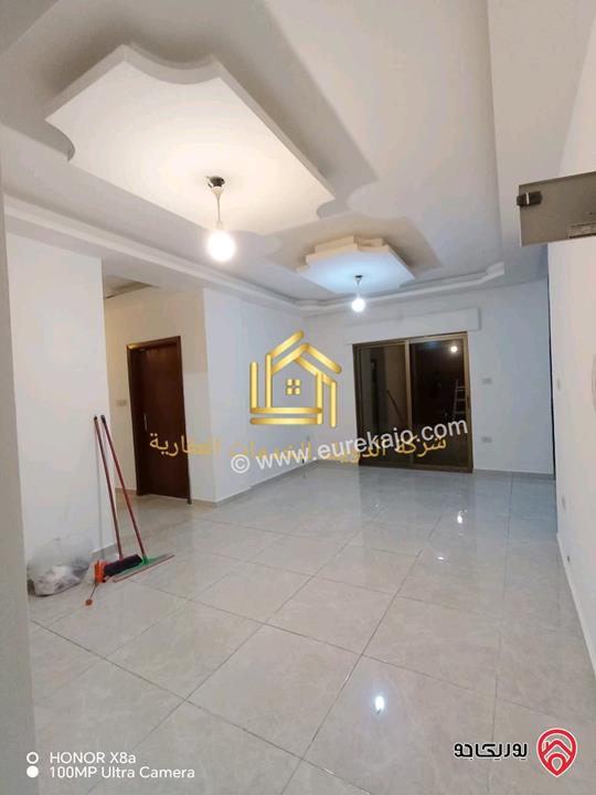 شقة فارغة طابق شبه ارضي مساحة 200م مع ترس للإيجار في عمان - ضاحية الرشيد 