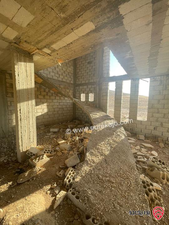 بيت مستقل قيد الإنشاء على أرض مساحة 2 دونم للبيع في المفرق - حوشا