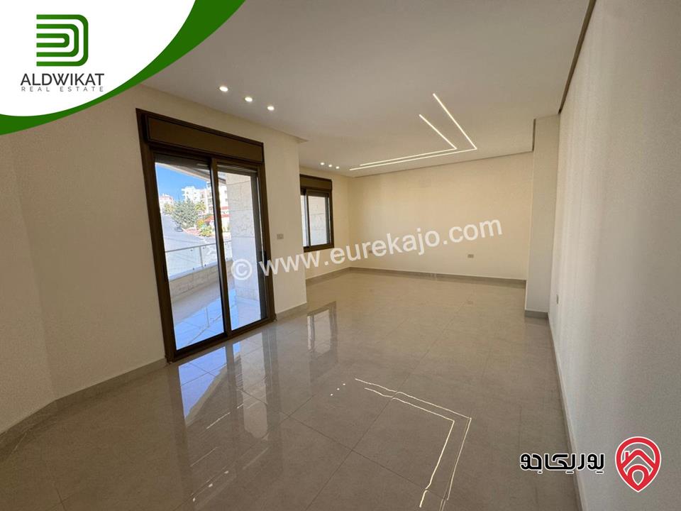 شقة طابقية مع روف للبيع في عمان - تلاع العلي مساحة البناء 260م ومساحة الترس 70م على شارعين