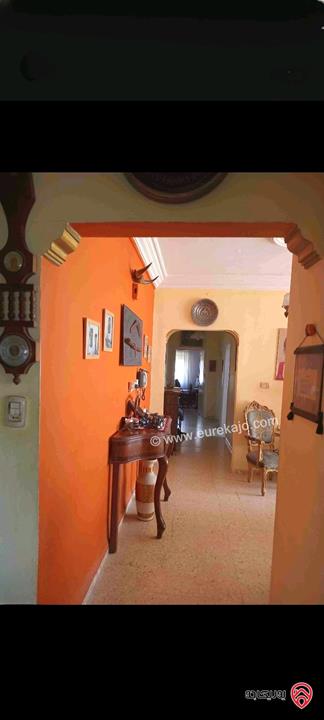 شقة مساحة 178م طابق ثالث للبيع في عمان - الصويفية