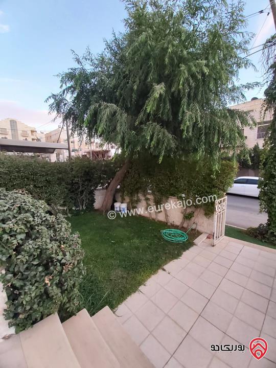 شقة ارضية  مع حديقة مساحة 200م للبيع في عمان - دير غبار