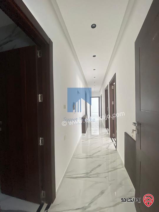 شقة أرضية فاخرة مساحة 200م مع ترس 10م لم تسكن للبيع في عمان - تلاع العلي