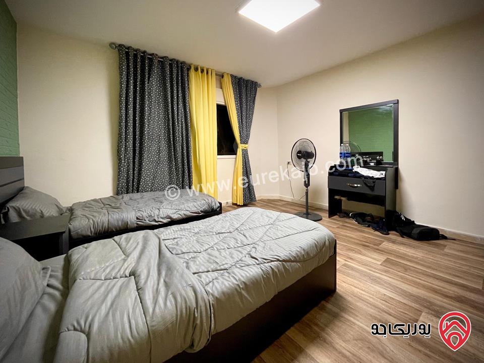 شقة أرضية مفروشة مساحة 120م داخلي و 100م خارجي للإيجار في عمان - الشميساني