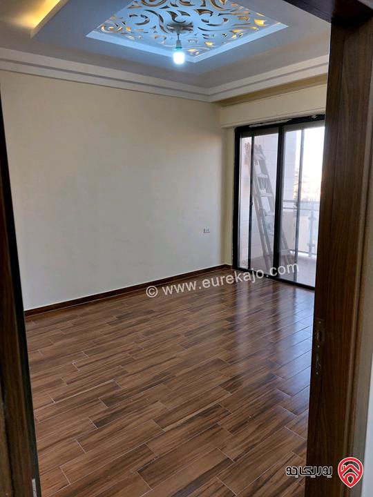 شقة مساحة 210م طابق ثالث للبيع في عمان - طريق المطار من المالك مباشرة