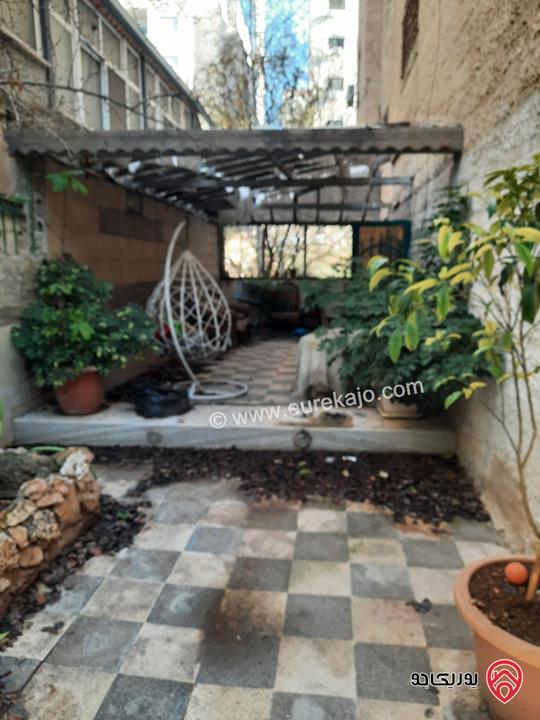 شقة مساحة 149م العمارة تقع على شارعين الشقة من الشارع الاول تسوية ثاني، ومن الشارع الخلفي طابق اول للبيع في عمان - طبربور – حي الخزنة 