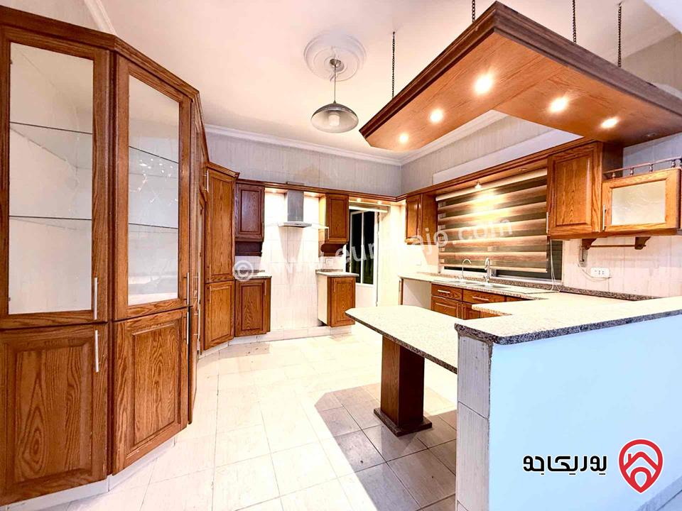 شقة مساحة 180م طابق ثالث للبيع في عمان - طبربور