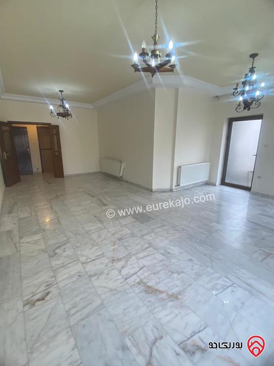 شقة طابق ثالث مساحة 180م للبيع في عمان - الرابية