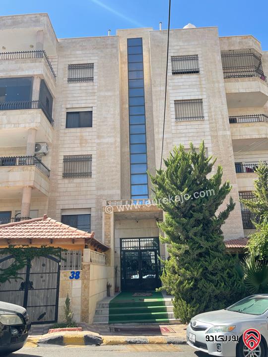 شقة مميزة طابق رابع مساحة 251م للبيع في عمان - أبو علندا