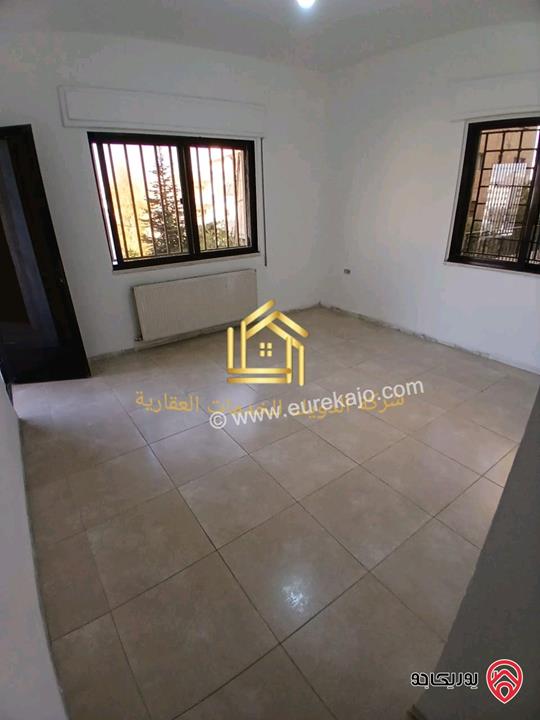 شقة فارغة طابق تسوية مساحة 130م داخلي و 40م خارجي للايجار في عمان - الرابية