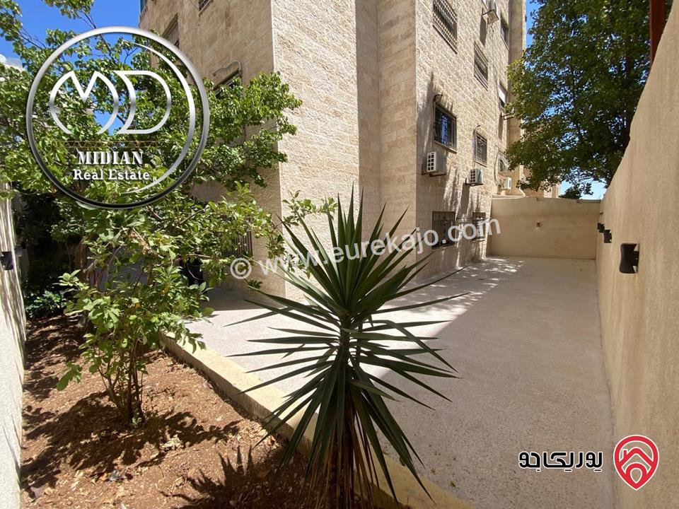 شقة ارضية للبيع في عمان - الجاردنز مساحة 170م مع ترس و حديقة 250م تشطيبات و ديكورات فاخرة بسعر مميز جداً