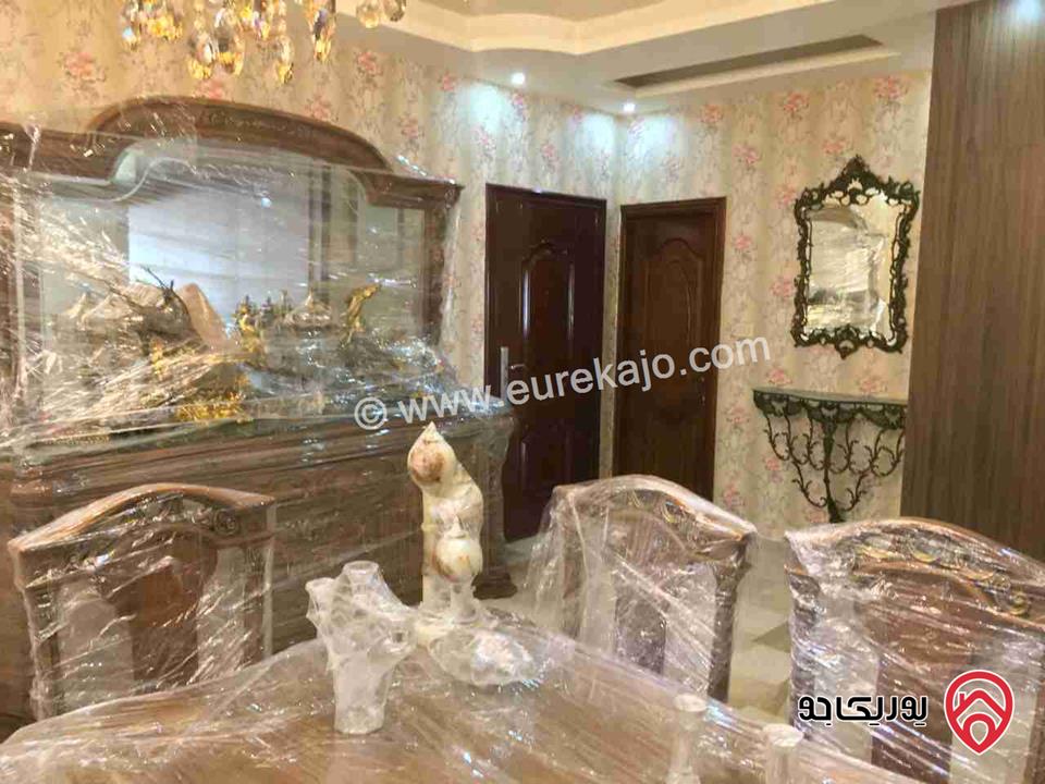 شقة فاخرة طابق ثالث مع روف مساحة 224م للبيع في عمان - ش المطار في مرج الحمام حي الظهير خلف مدارس الرهبات 